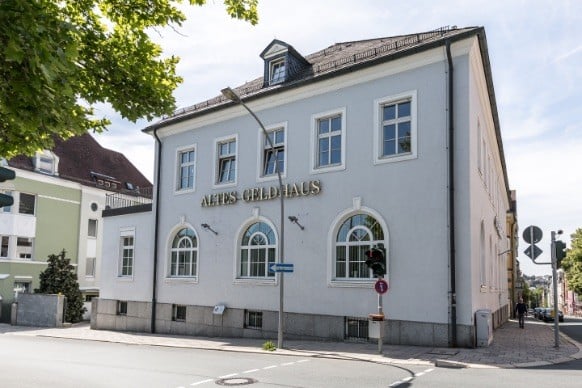 Historisches Kanzleigebäude Altes Geldhaus — Standort Hof von Dr. Schneiderbanger & Kollegen